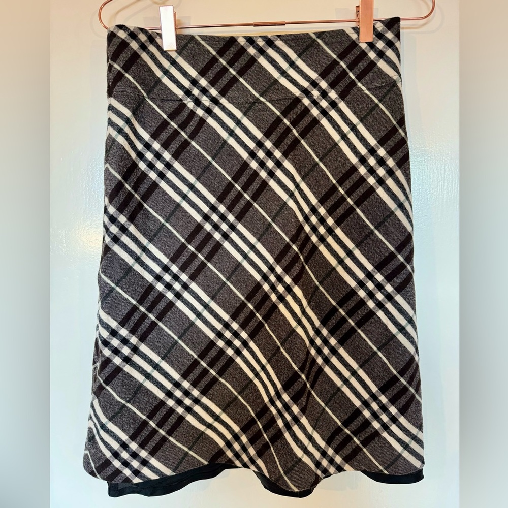 Classic Burberry wool plaid skirt